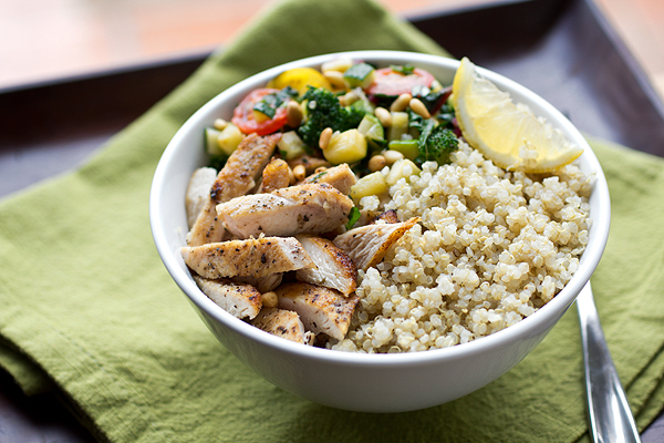 Chicken and quinoa bowl diet meal.